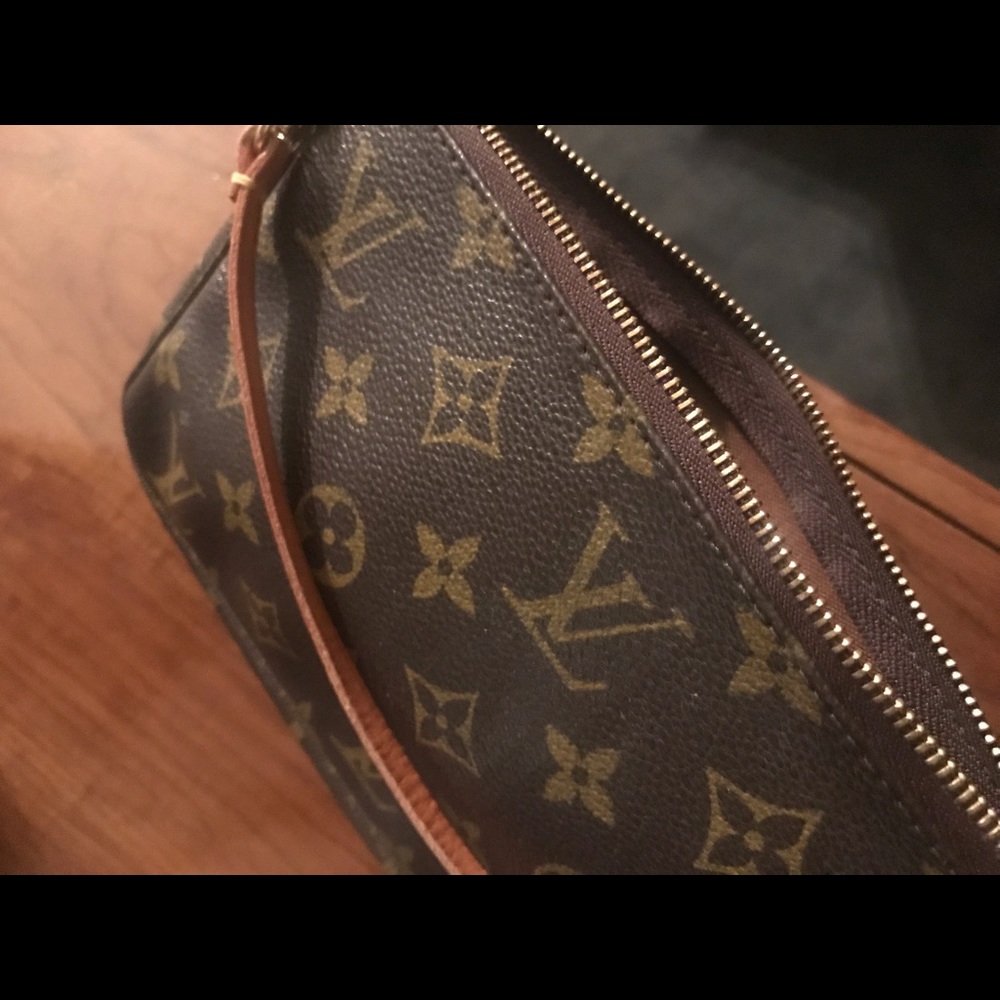 Louis Vuitton Monogram Pouchette